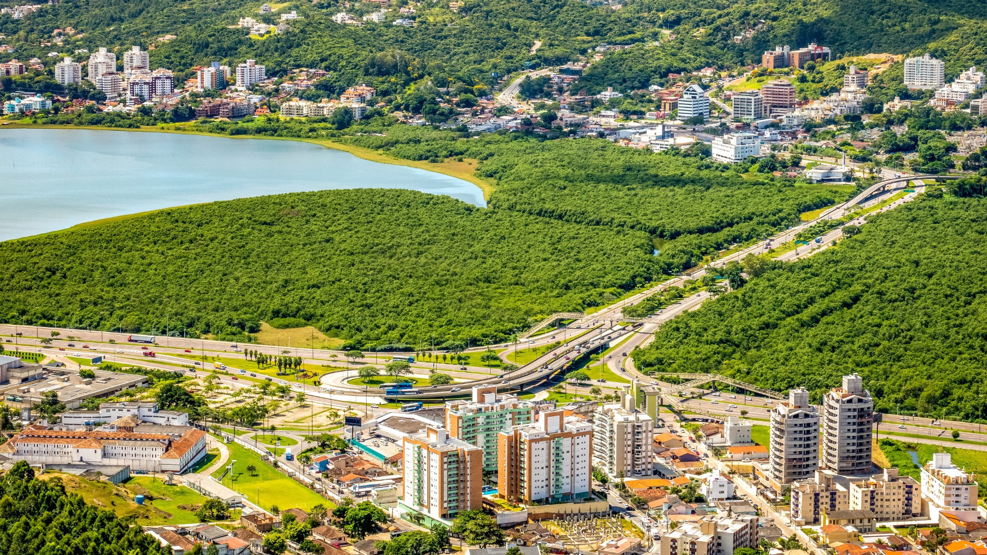 Está se mudando para Florianópolis? Entenda onde morar e os benefícios